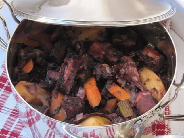 CIVET DE POULPE AU VIN ROUGE
